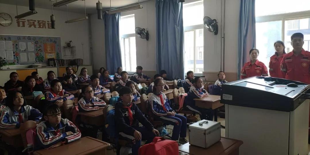 紅立方急救知識進(jìn)校園 紅立方急救知識進(jìn)校園